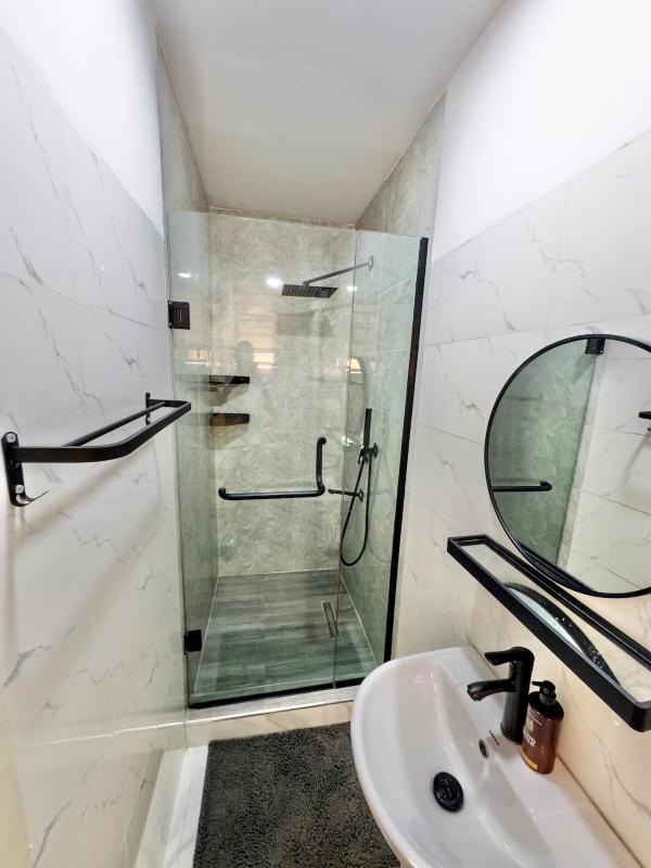 Luxury 2BR Oasis - image 15