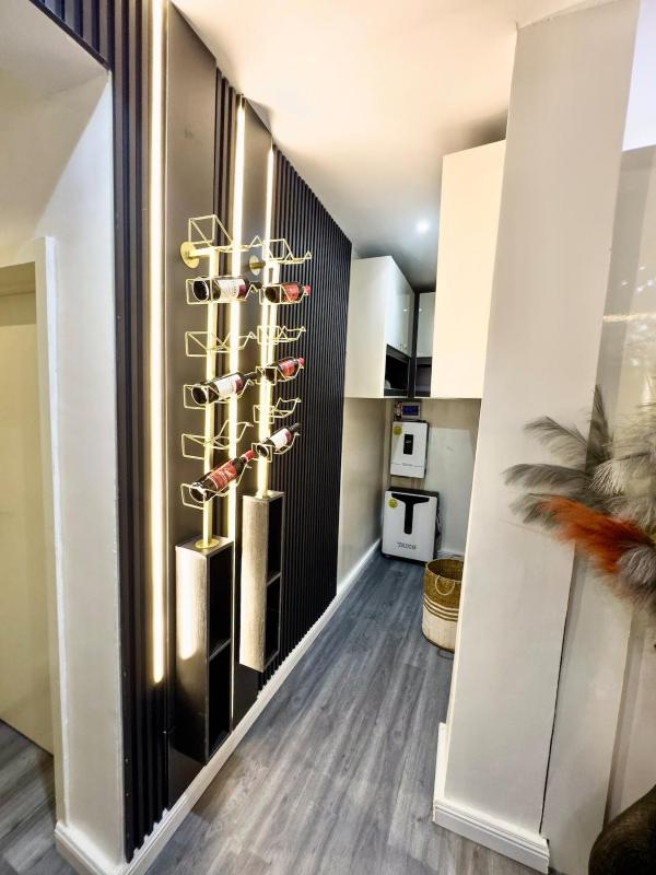 Luxury 2BR Oasis - image 3