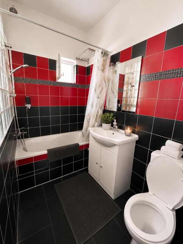 1BR Flat with Mezzanine Near Eiffel Tower & Metro - image 9