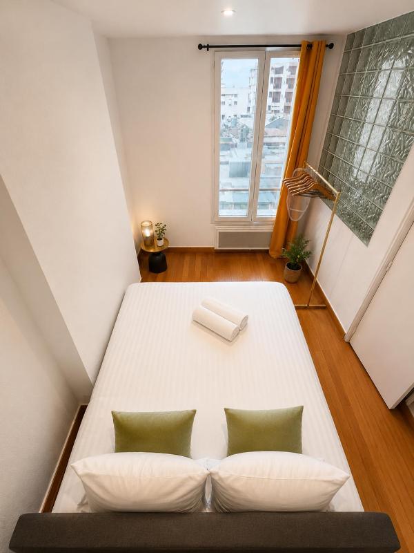 1BR Flat with Mezzanine Near Eiffel Tower & Metro - image 10