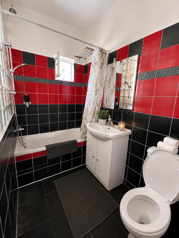 1BR Flat with Mezzanine Near Eiffel Tower & Metro - image 15