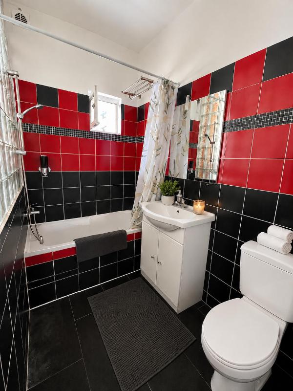 1BR Flat with Mezzanine Near Eiffel Tower & Metro - image 12