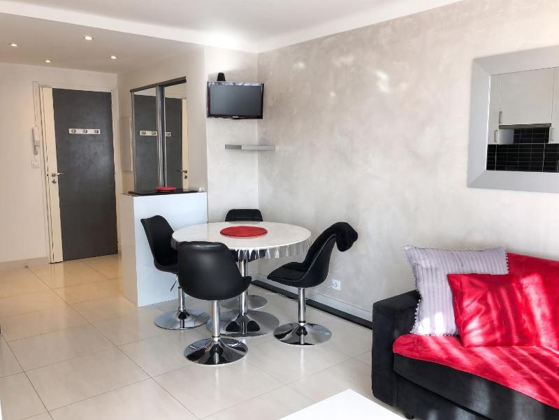 Appartement charmant à Cannes avec vue sur la mer 33 m² - image 8
