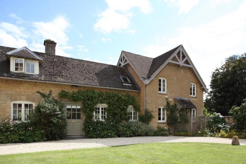 Three-Bedroom House image 1