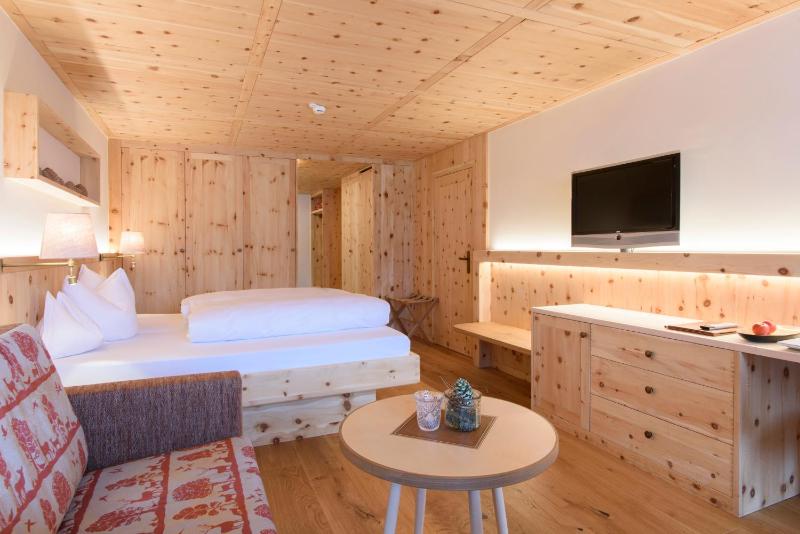 Superior Double Room image 3