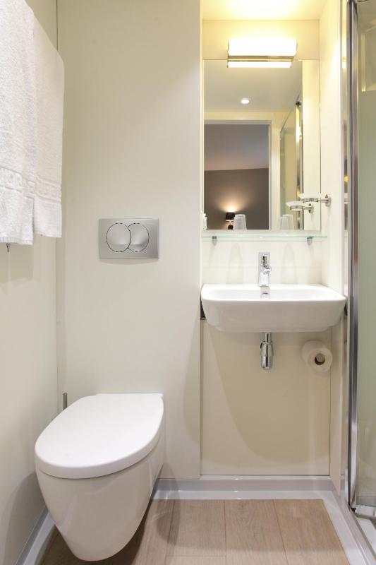 Privilege Twin Room image 2