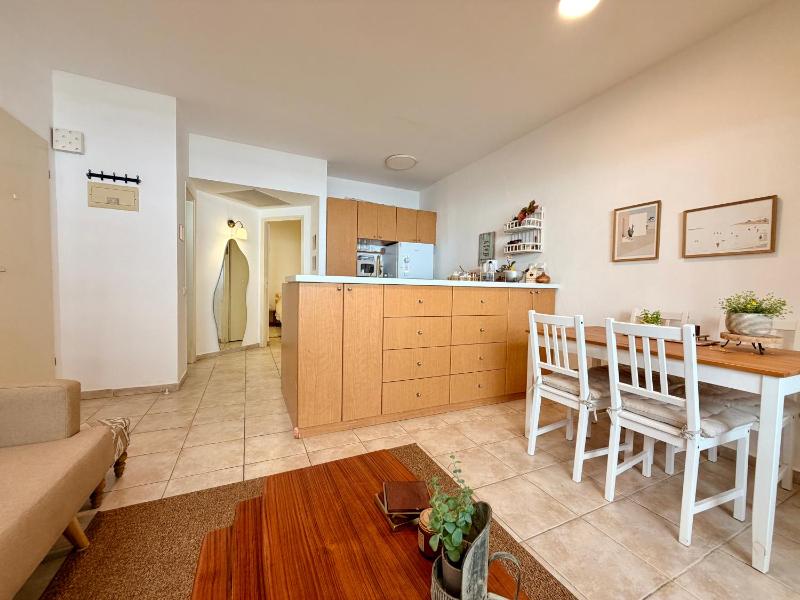 Gottlib 14 - By Beach Apartments TLV - image 3