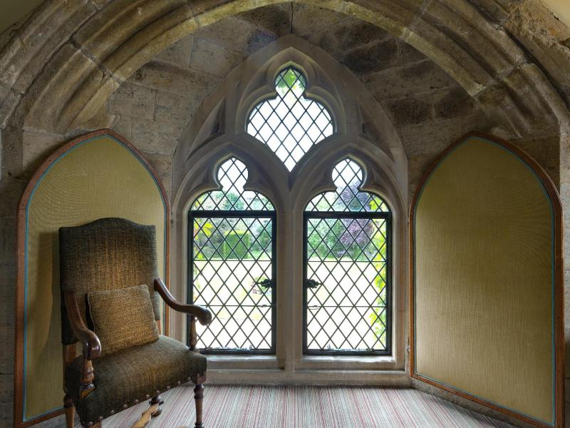 Premier King Room image 4