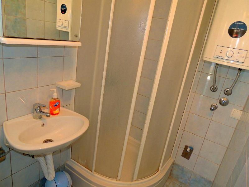 One-Bedroom Apartment image 2