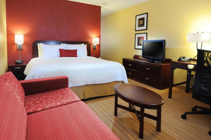 Courtyard by Marriott Houston Hobby Airport - image 14
