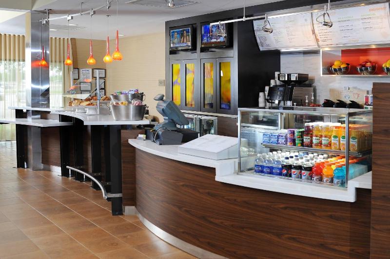Courtyard by Marriott Houston Hobby Airport - image 38