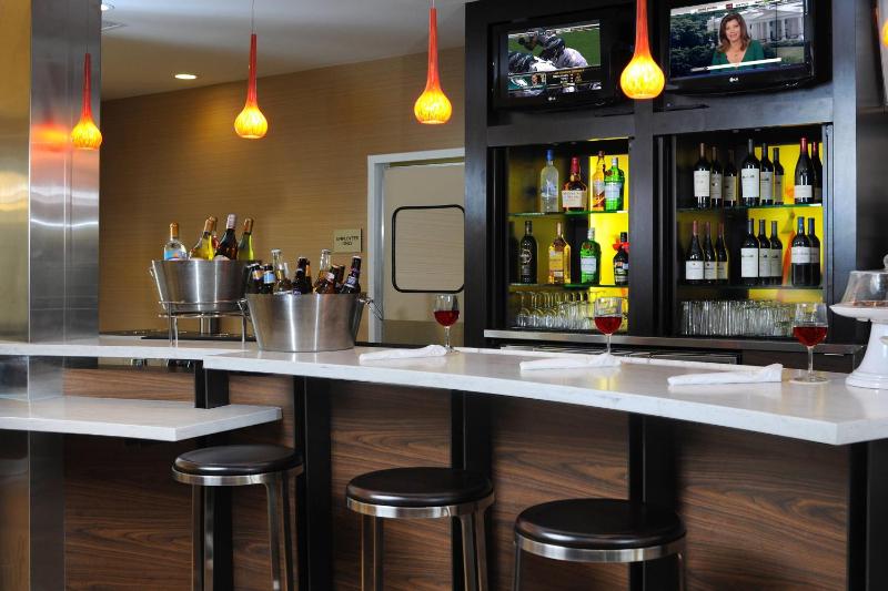 Courtyard by Marriott Houston Hobby Airport - image 31