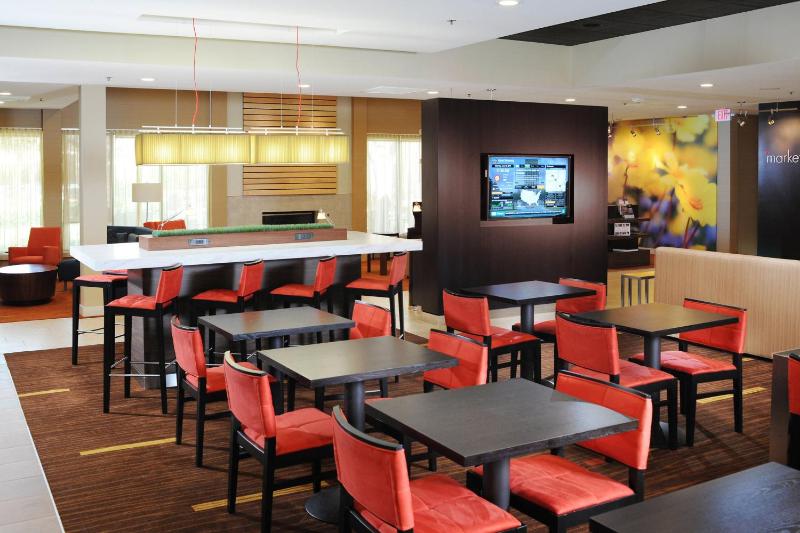Courtyard by Marriott Houston Hobby Airport - image 20