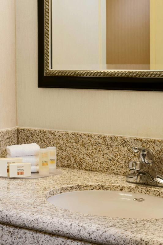 Courtyard by Marriott Houston Hobby Airport - image 28