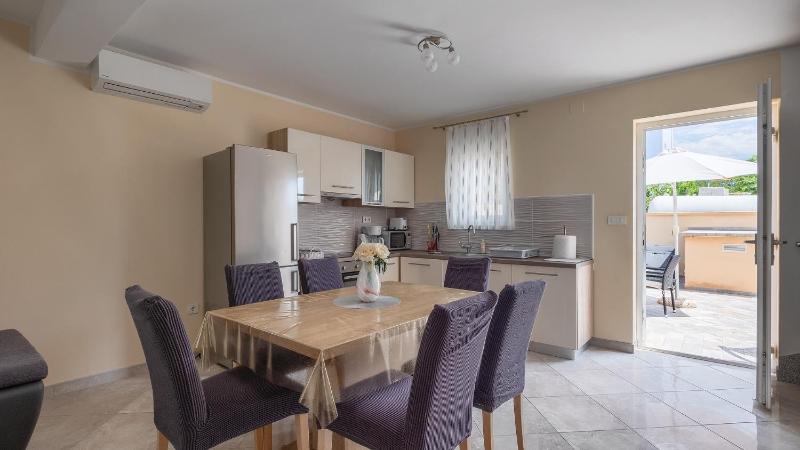 Villa Skarec 2 by Villas Guide - image 3