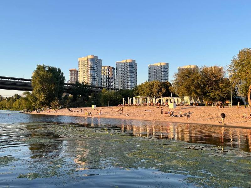 Zarichniy apartment river view - image 2