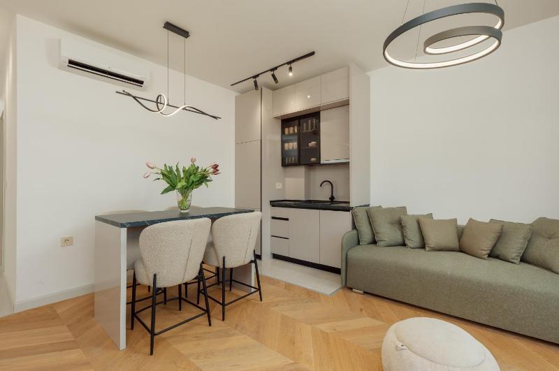Apartment Ljuta with Sea View - image 10