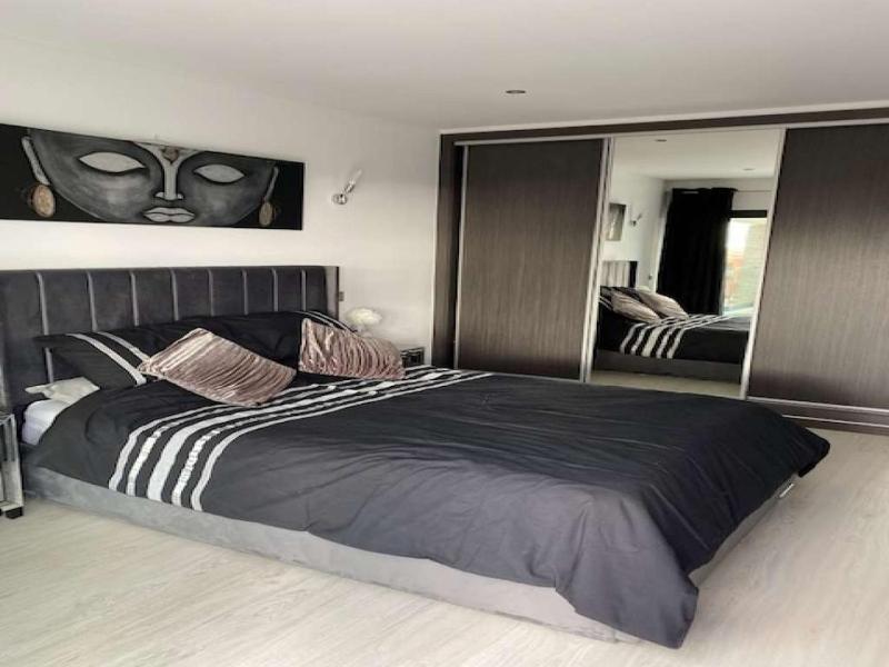 Contemporary Carvoeiro Villa 4 Bedrooms Villa Bonita Balcony Sea Views - image 13