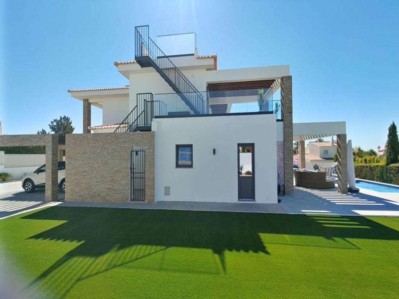 Contemporary Carvoeiro Villa 4 Bedrooms Villa Bonita Balcony Sea Views - image 10