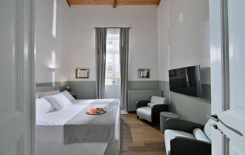 Lovely Athens Apartment 1 Bedroom Apartment Makarov Balcony Views - image 9