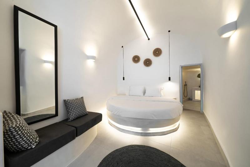 Splendid Santorini Suite Suite With Sea View And Hottub - image 27