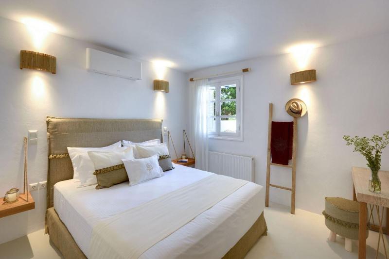Executive Paros Villa 4 Bedrooms Villa Island Spirit Amazing Sea Views - image 2