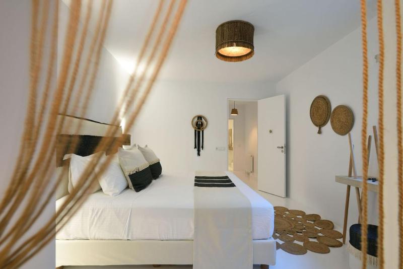 Executive Paros Villa Villa Avra 3 Bedrooms Sea View & Outdoor Jacuzzi - image 21