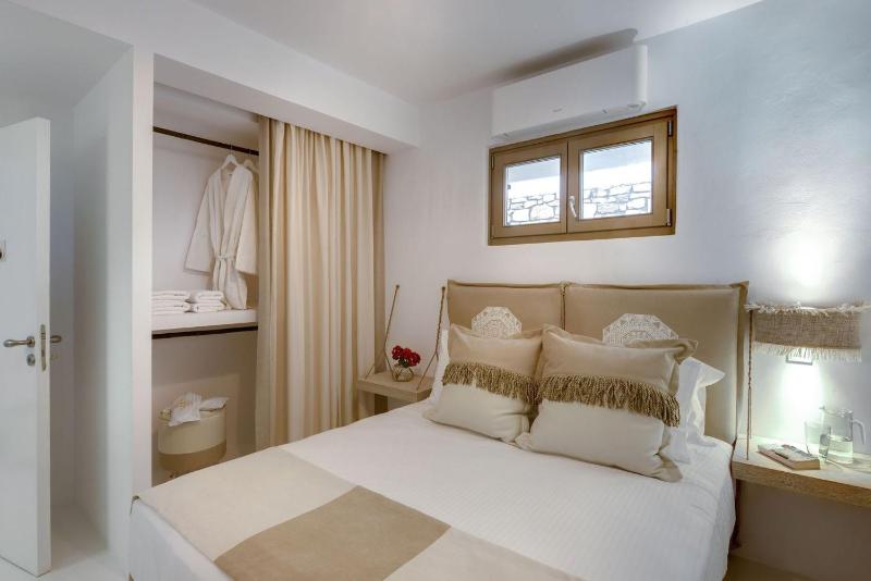 Executive Paros Villa Villa Avra 3 Bedrooms Sea View & Outdoor Jacuzzi - image 37