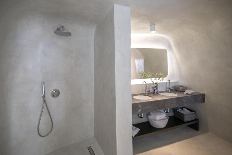 Elegant Santorini Villas Villas Aloia Private Hot Tub Air Conditioning - image 15
