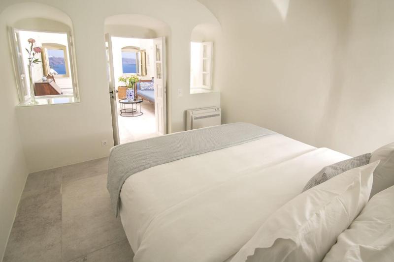Elegant Santorini Villas Villas Aloia Private Hot Tub Air Conditioning - image 7