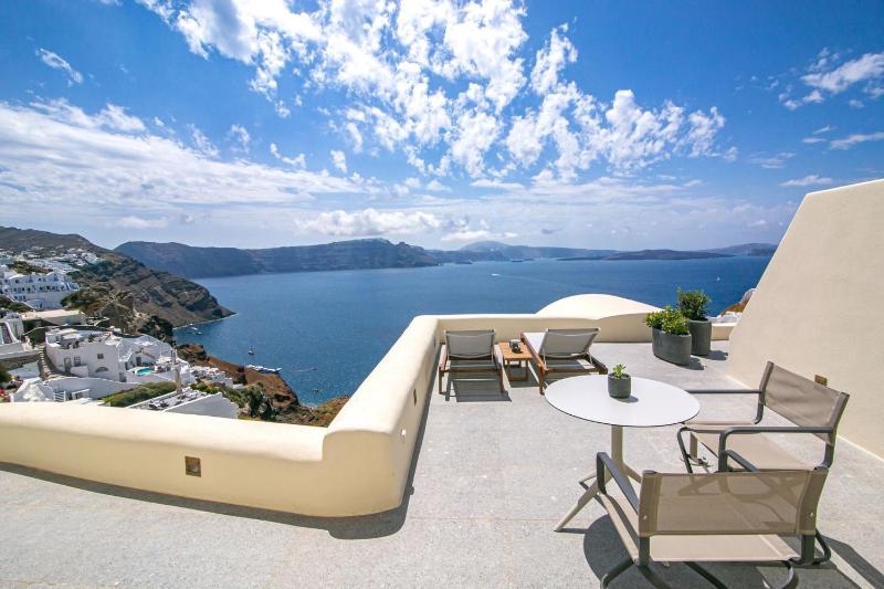 Elegant Santorini Villas Villas Aloia Private Hot Tub Air Conditioning - image 5