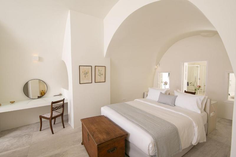 Elegant Santorini Villas Villas Aloia Private Hot Tub Air Conditioning - image 13