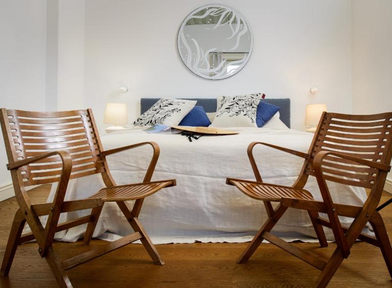 Elegant Brac Villa 4 Bedrooms Villa Shoreline Serenity Stunning Sea Views - image 37