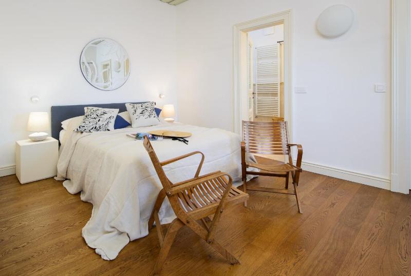 Elegant Brac Villa 4 Bedrooms Villa Shoreline Serenity Stunning Sea Views - image 36