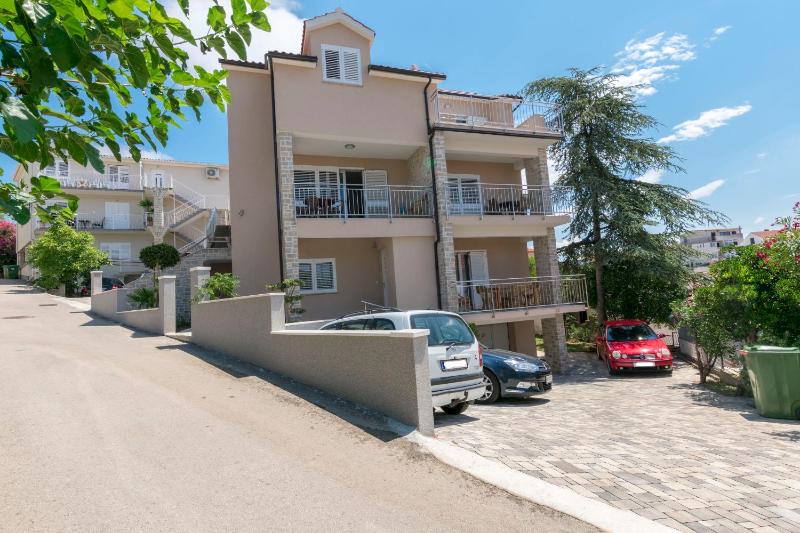 Apartments Sanja - image 1
