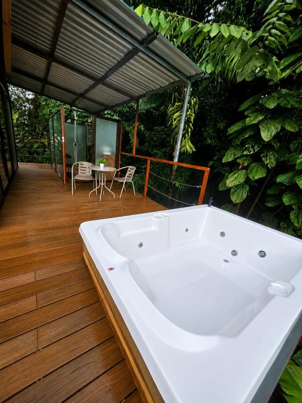Nido de Cristal con Jacuzzi y AC - image 4