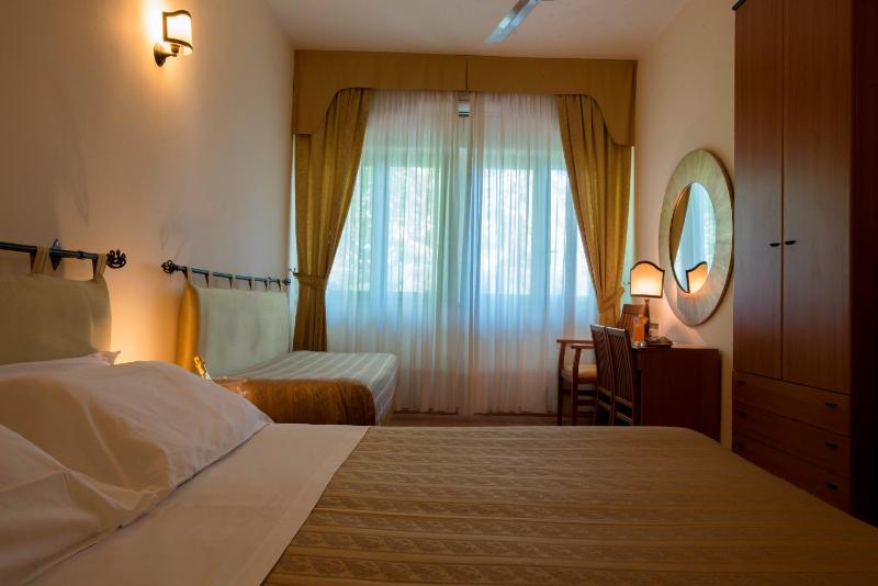 Triple Room image 3