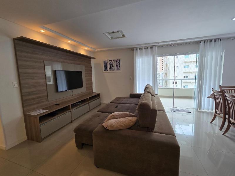 Apartment with 3 suites! - image 17