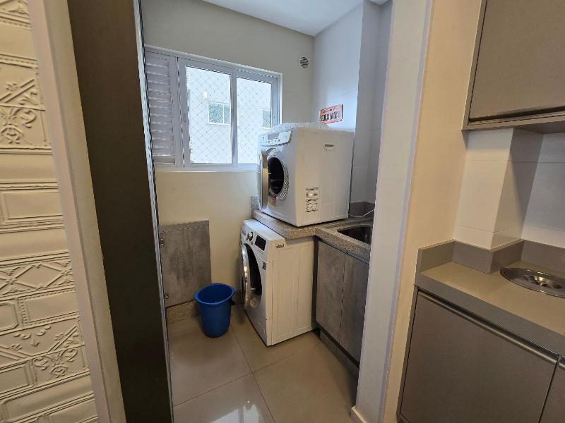 Apartment with 3 suites! - image 8