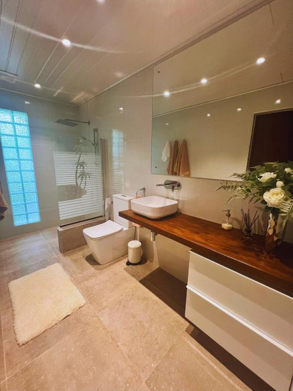 Private 4BR Villa Near Kabalana Beach Sleeps 8 - image 5