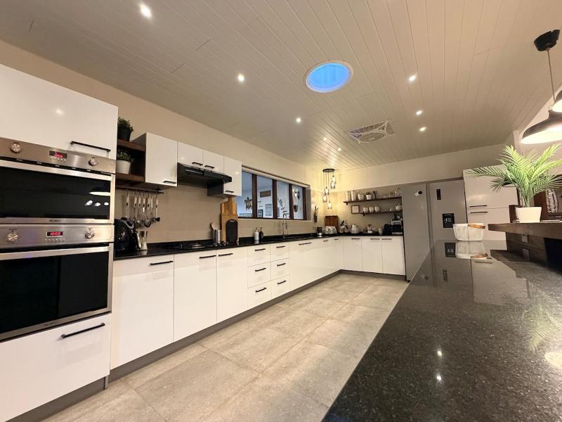 Private 4BR Villa Near Kabalana Beach Sleeps 8 - image 2