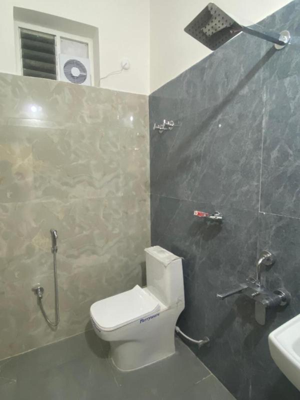 Luxury 2BHK Penthouse Manikonda 2 ACs Brand New - image 3