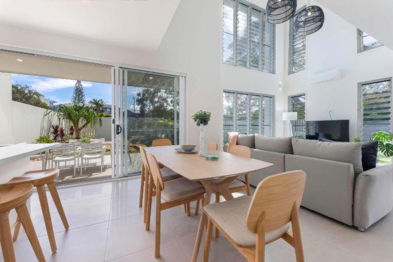 Coastal cool luxury Sunshine duplex heated pool - image 13