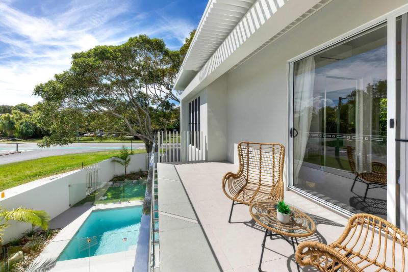 Coastal cool luxury Sunshine duplex heated pool - image 16