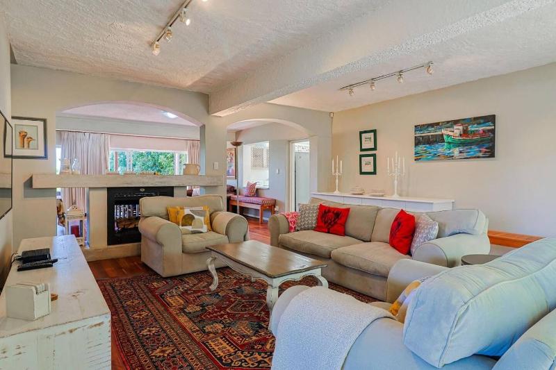 Family & Pet Friendly Sea Views Grotto Beach - image 14