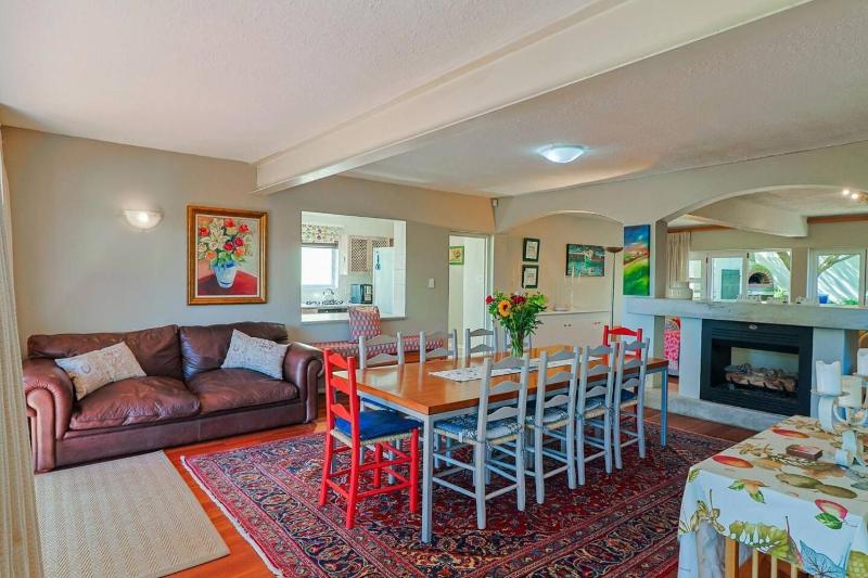 Family & Pet Friendly Sea Views Grotto Beach - image 10