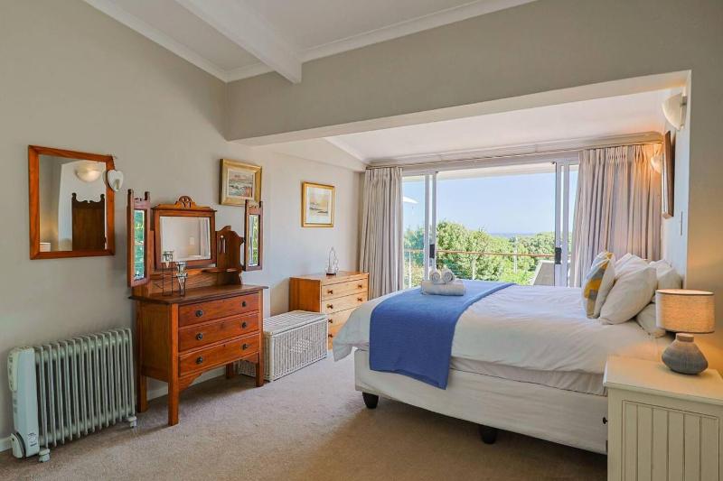 Family & Pet Friendly Sea Views Grotto Beach - image 5