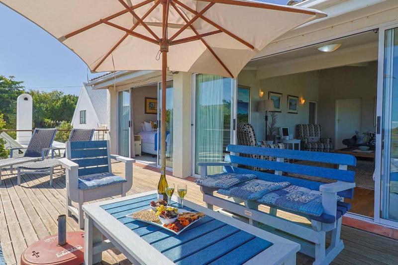 Family & Pet Friendly Sea Views Grotto Beach - image 4