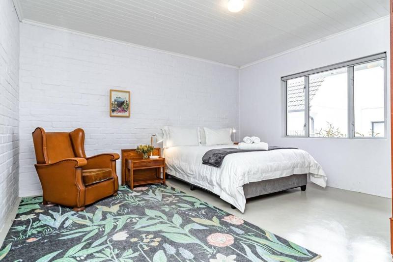 Ladybird Designer Cottage Near Grotto Beach - image 10