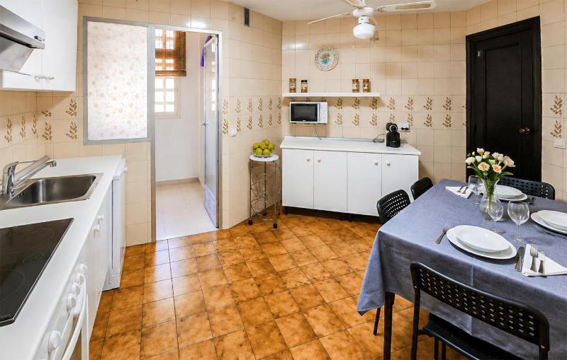 Cozy Apartment In Torremolinos With Wifi - image 16